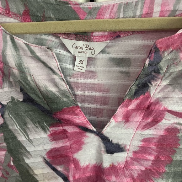 Woman’s 3x Coral Bay top $10 - Picture 3 of 6